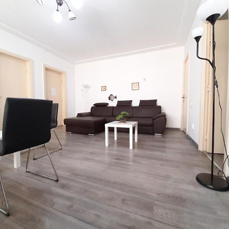 Four Rooms Apartment Central Bukarest Exterior foto