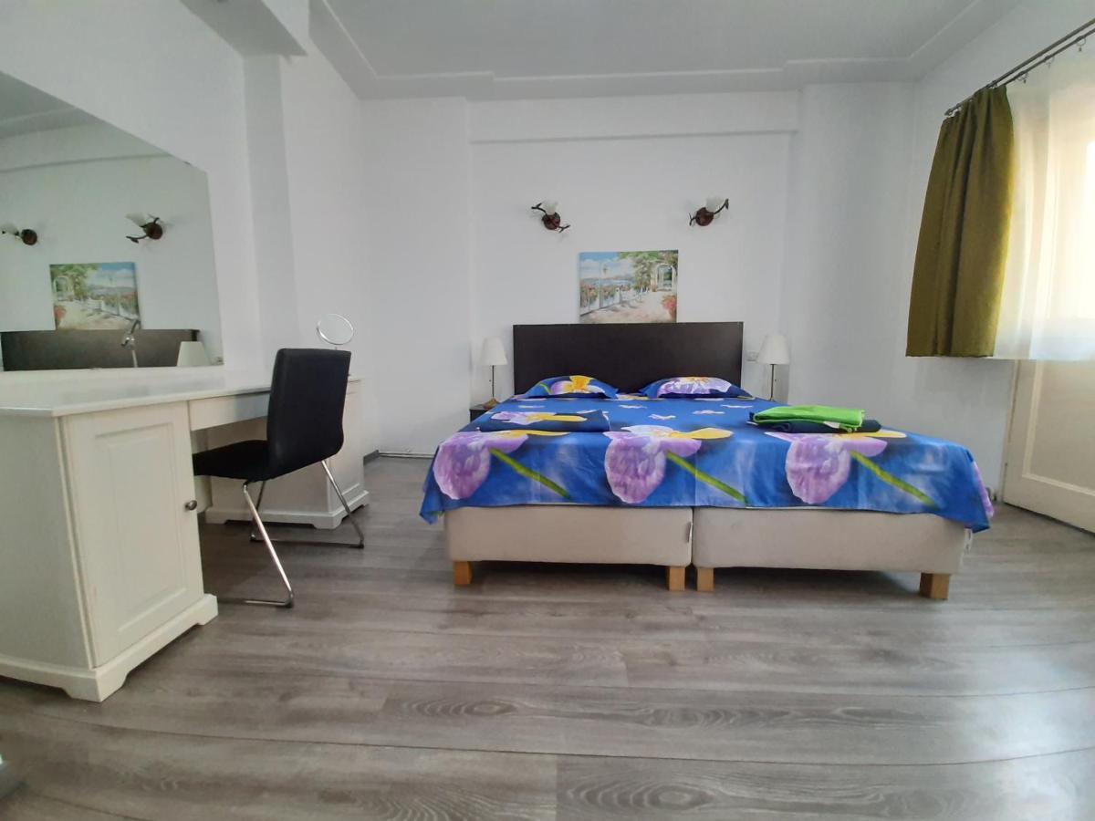 Four Rooms Apartment Central Bukarest Exterior foto