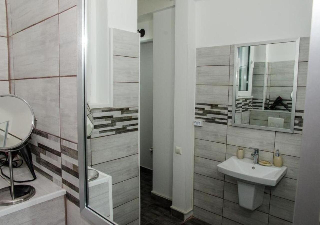Four Rooms Apartment Central Bukarest Exterior foto